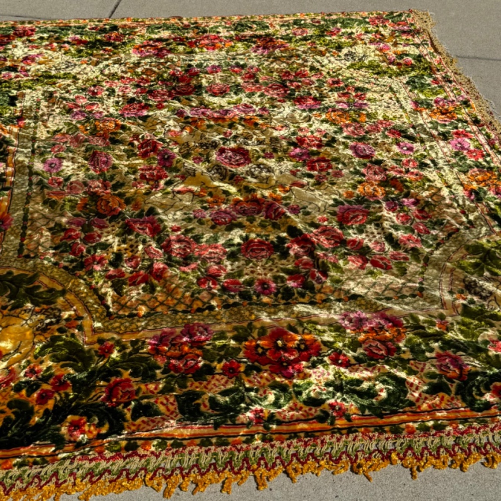 Italian tapestry or bedspread - Picture 2 of 4